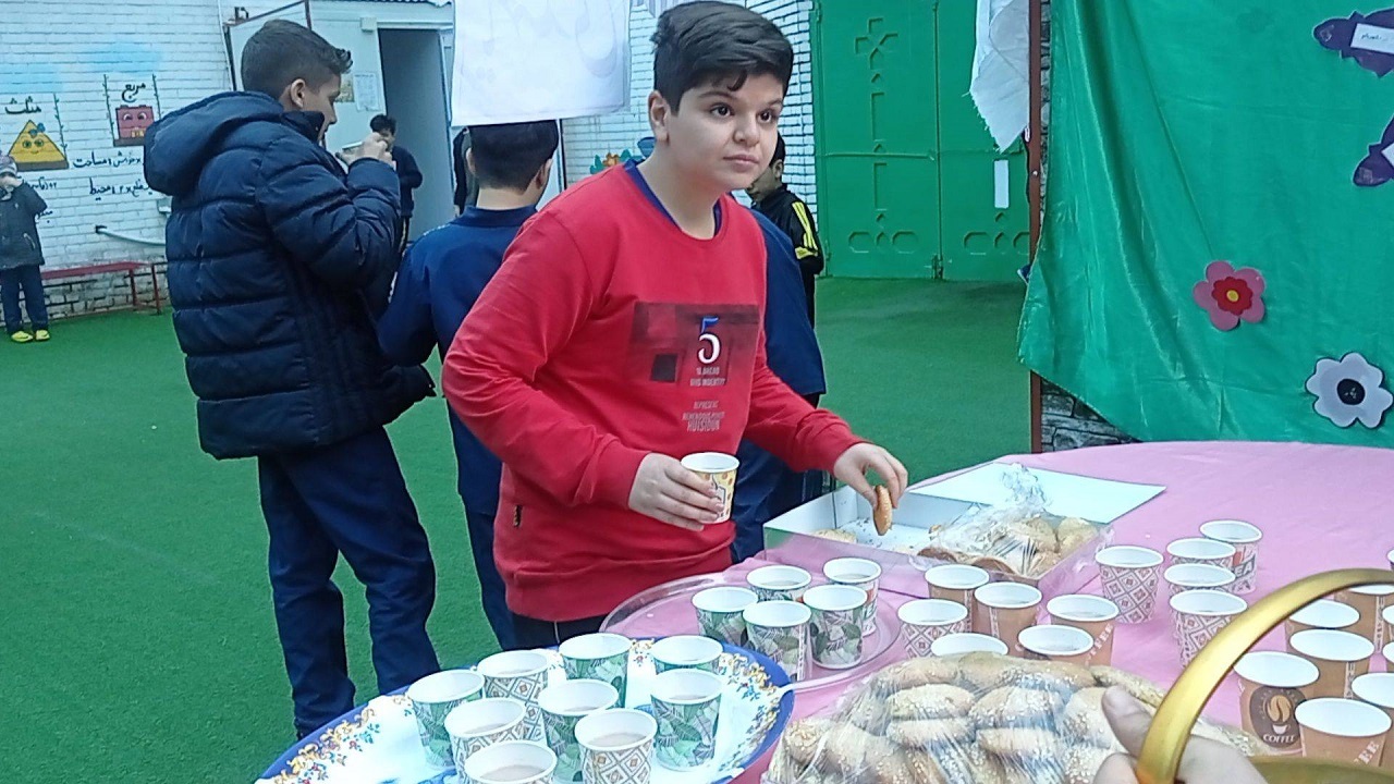 ایستگاه صلواتی دانش آموزی در دبستان سرای دانش آران و بیدگل + فیلم و تصاویر