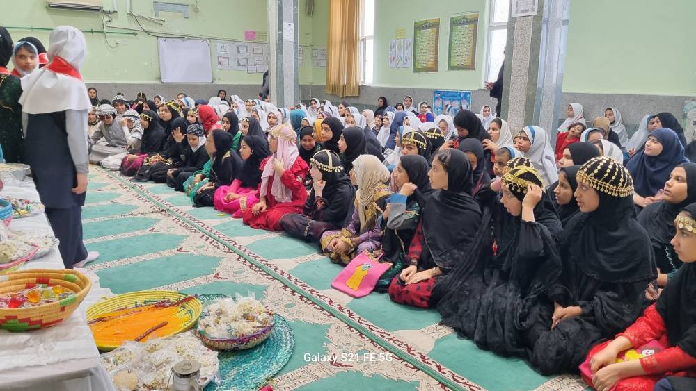 شادمانی دانش آموزان در روز نیمه شعبان شادمانی دانش آموزان در روز نیمه شعبان