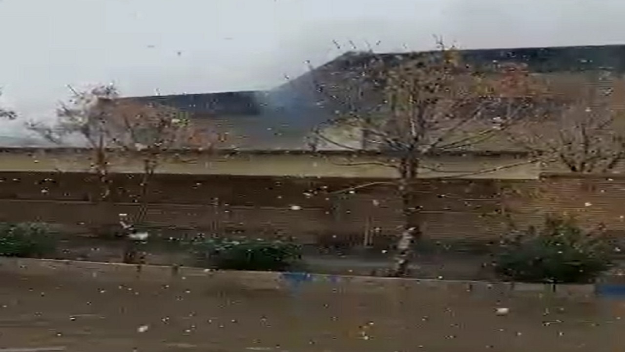 فیلمی از لحظه آتش سوزی یک کارخانه ریسندگی در کاشان