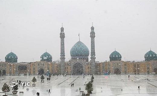 حال و هوای بارانی مسجد مقدس جمکران