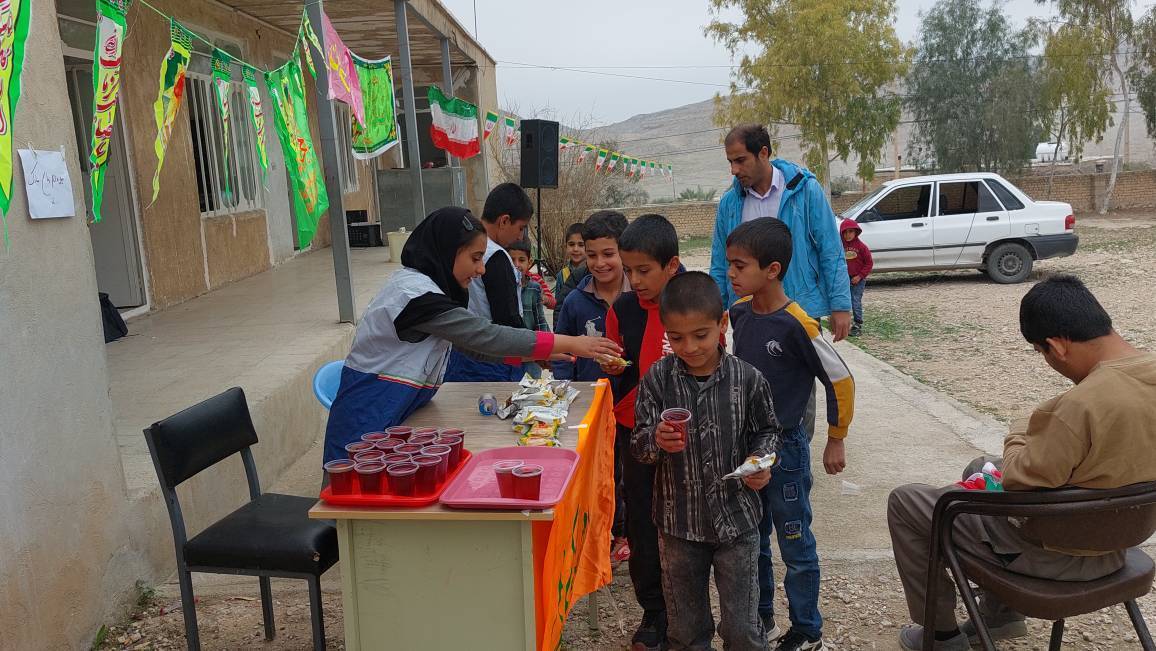پذیرایی از دانش آموزان