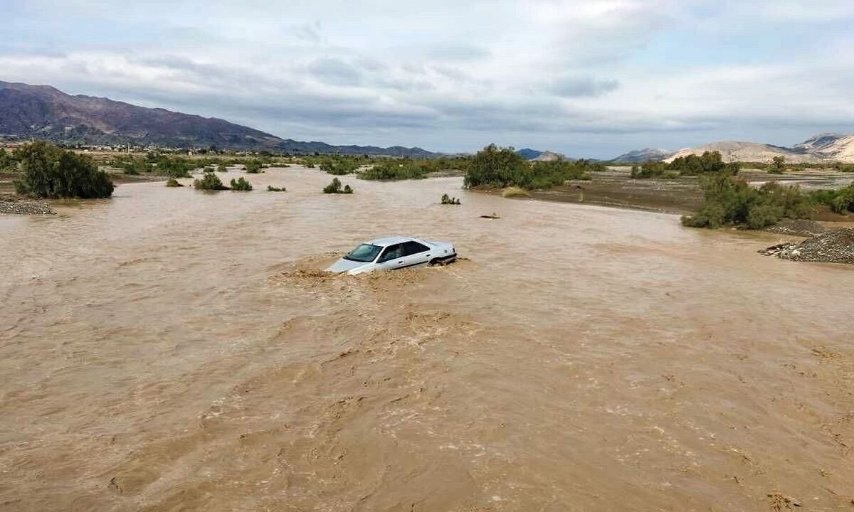 بسته شدن راه بیش از ۲۳۰ روستا  درنیکشهر/ یک نفر در روستای بازیگر در محاصره سیل قرار دارد + فیلم