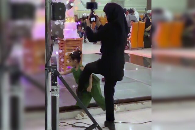 تصویر رفتار فیلمبردار با کودک