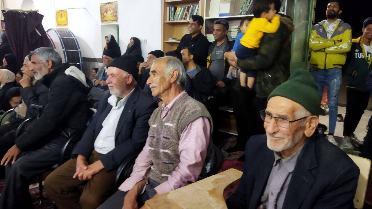 مردم روستای ده محمد در مراسم جشن نیمه شعبان