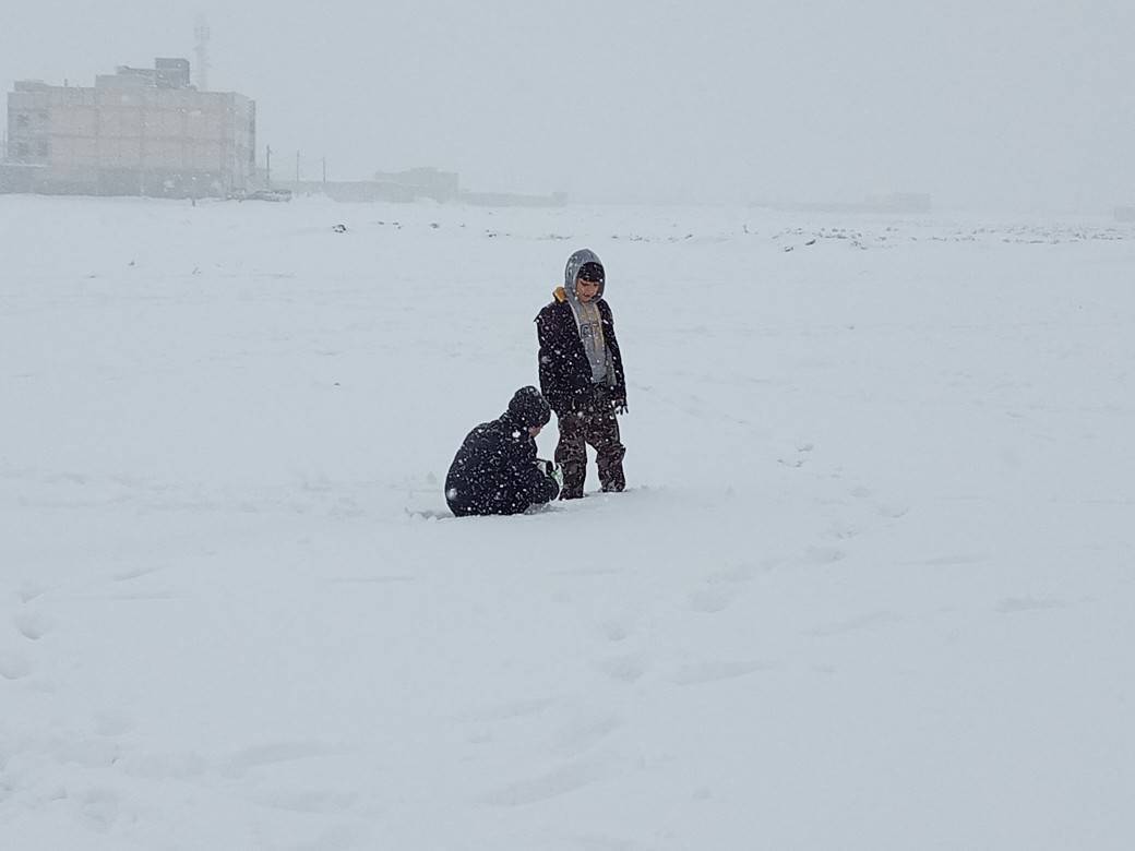 بازی کودکان در برف