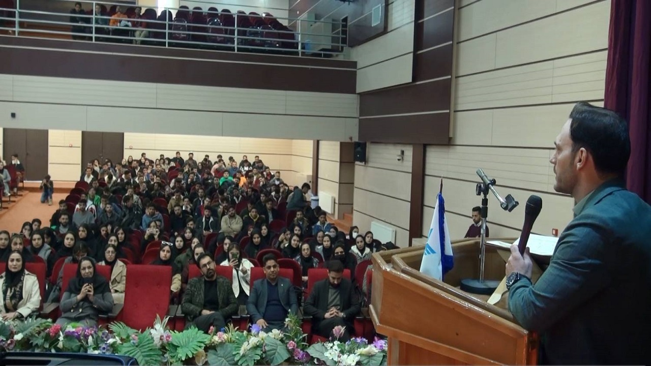 برگزاری آیین گرامیداشت روز وکیل در دانشگاه آزاد اسلامی شهرکرد
