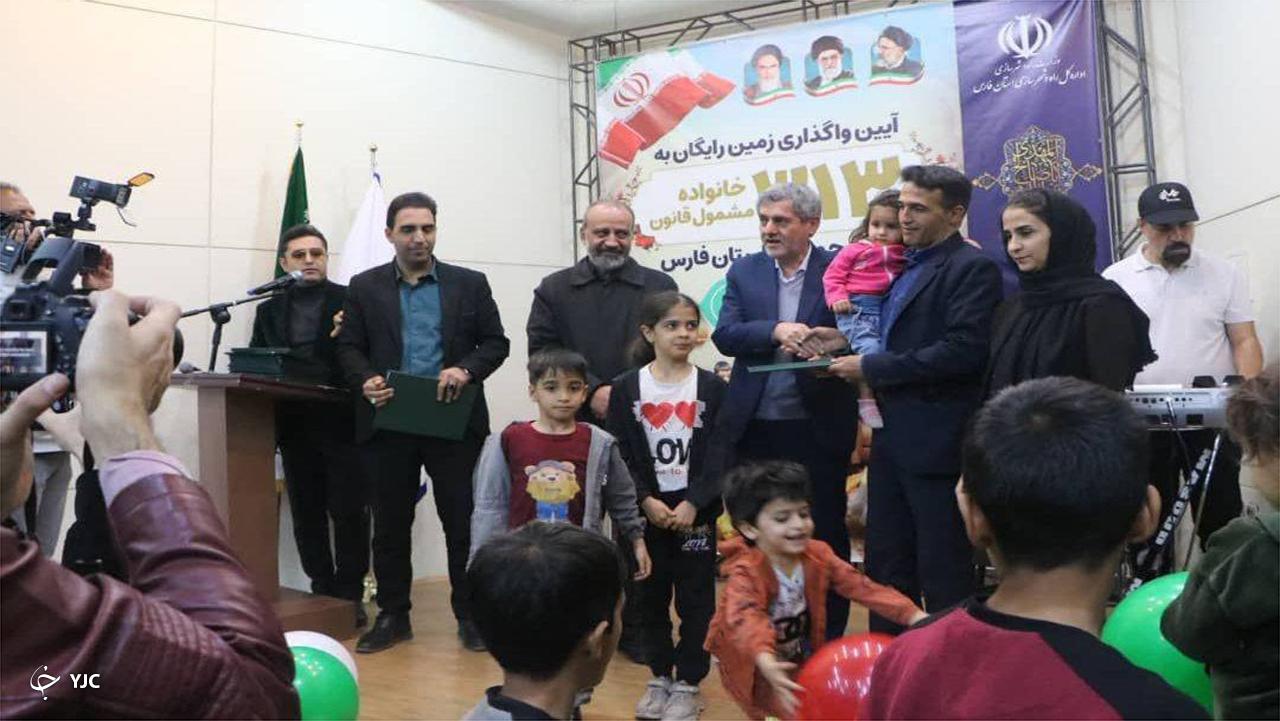 واگذاری زمین به سه هزار و ۳۰۰ متقاضی جوانی جمعیت در فارس