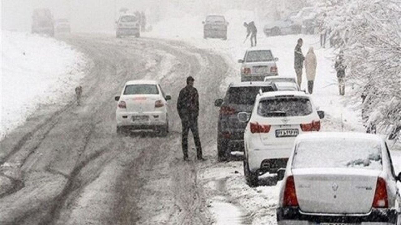 برف‌ و کولاک مسیرهای کوهستانی زنجان را فراگرفت