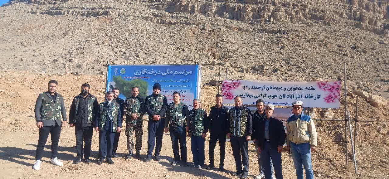 حضور مسئولان در مراسم کاشت درخت