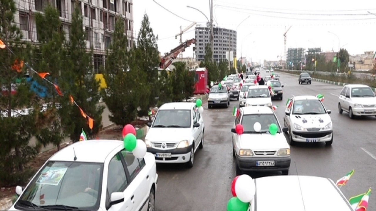 حرکت کاروان خودرویی مادر و فرزندی در قم