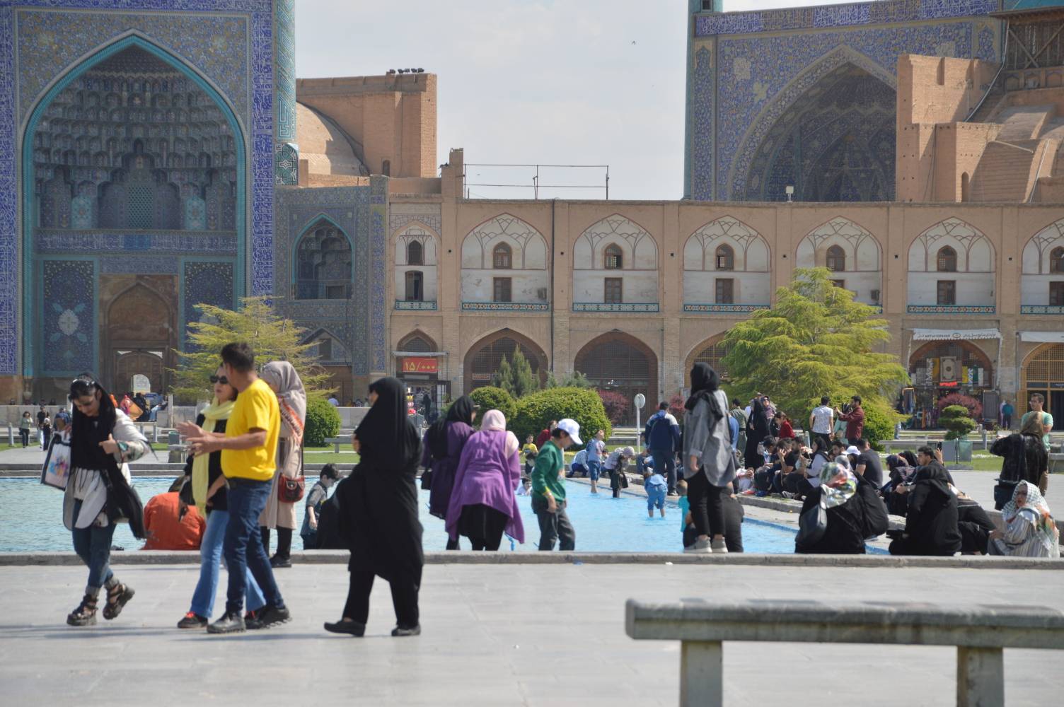 گشت و گذار در میدان امام