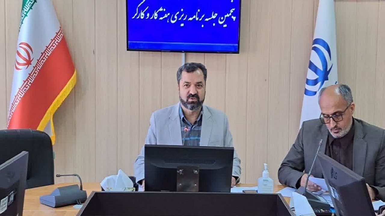 دستمزد کارگران به موقع پرداخت شود