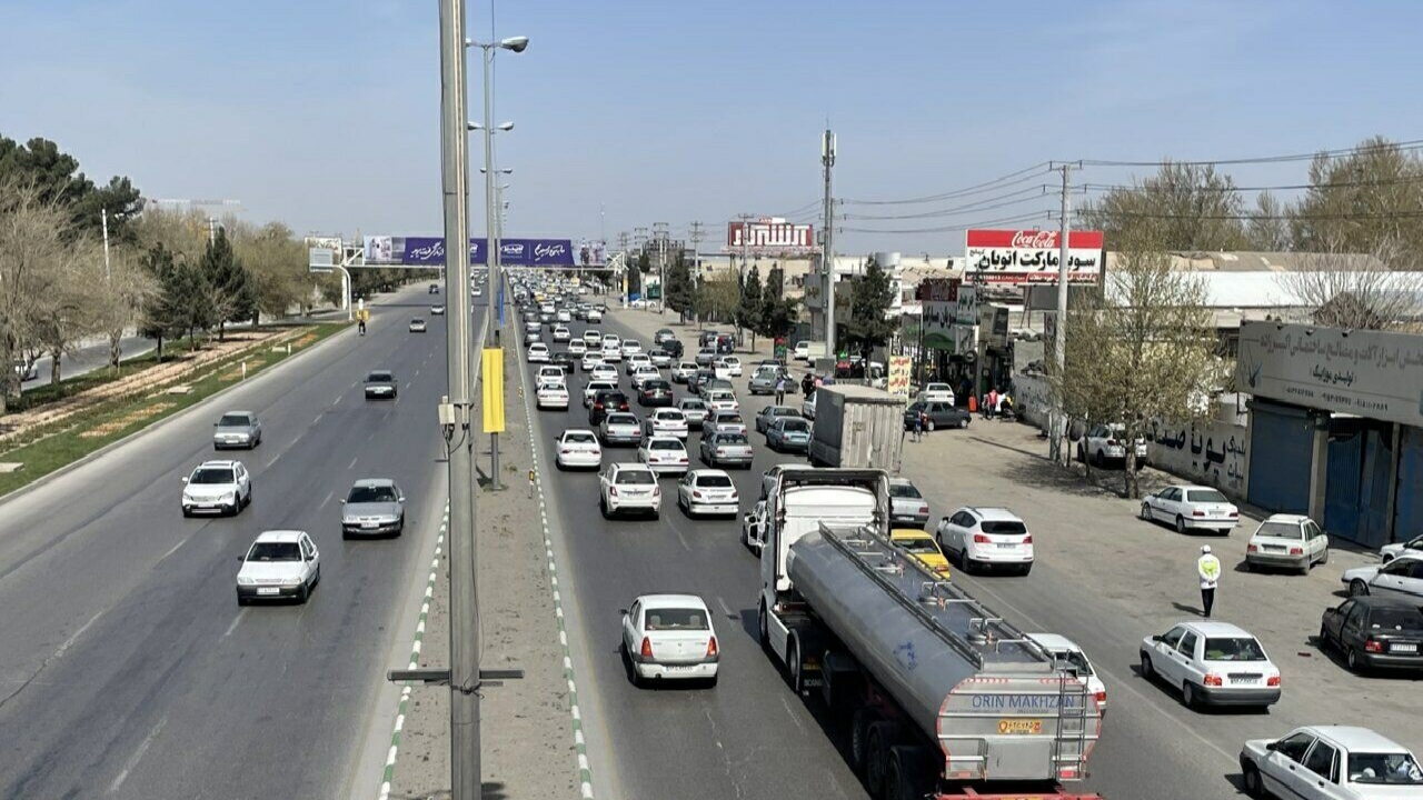 ترافیک در آزادراه‌های قزوین نیمه سنگین است