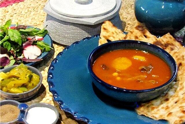 طبخ انواع آبگوشت قمی با ذائقه چهار فصل/ جای خالی غذا&zwnj;های محلی قم در منوی رستوران&zwnj;ها
