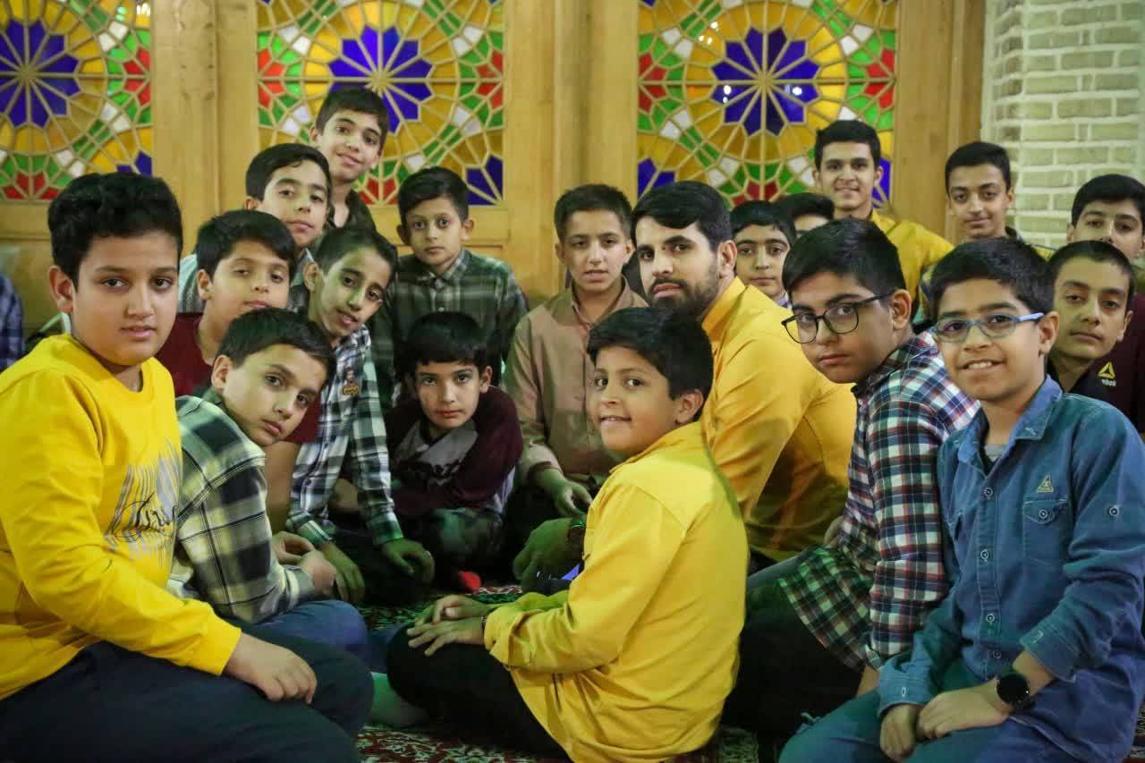 نوجوانان در اعتکاف