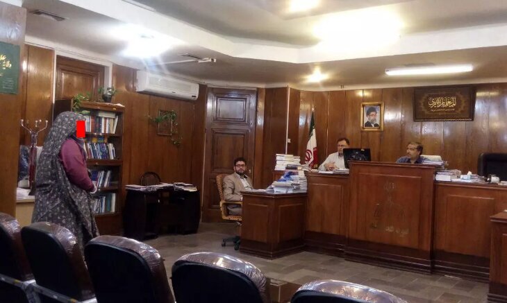 کشاندن مردان هوسران به خلوتگاه/ دختر قداره&zwnj;کش با چاقو&zwnj;های دور کمرش به کلانتری رفت