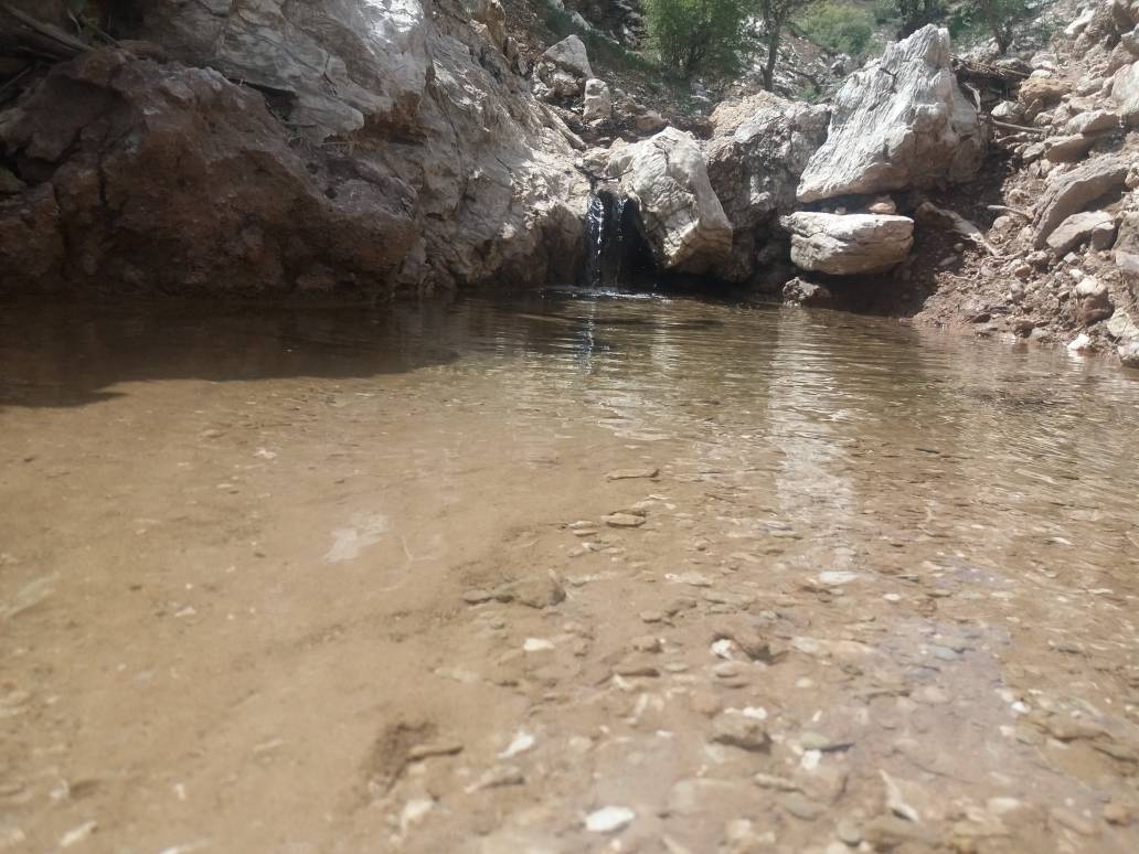 چشمه طبیعی
