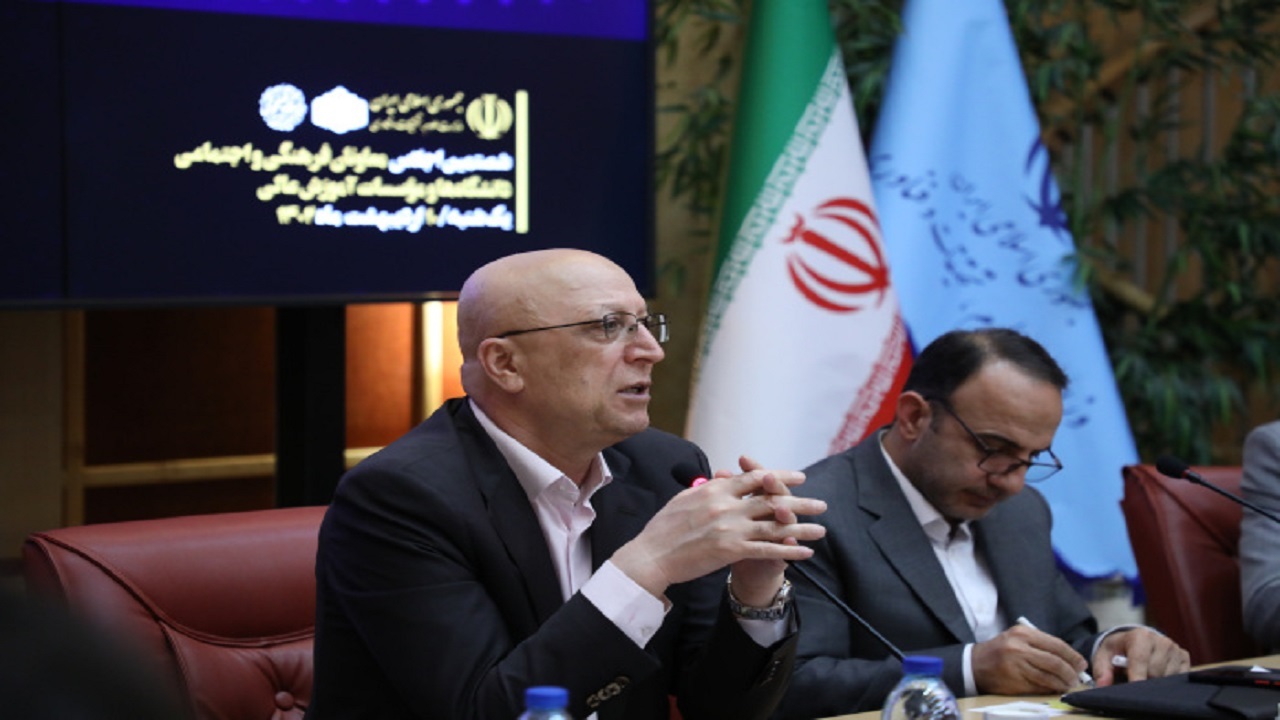 تأکید وزیر علوم بر احصاء شاخص‌های کمی فرهنگی در دانشگاه ها
