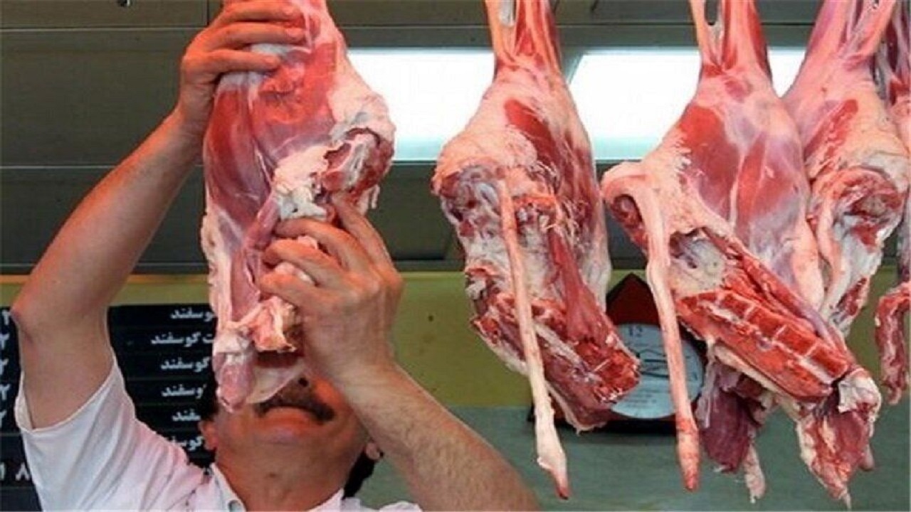 ۲ هزار کیلوگرم گوشت‌گرم بین کارگران در مشهد توزیع شد