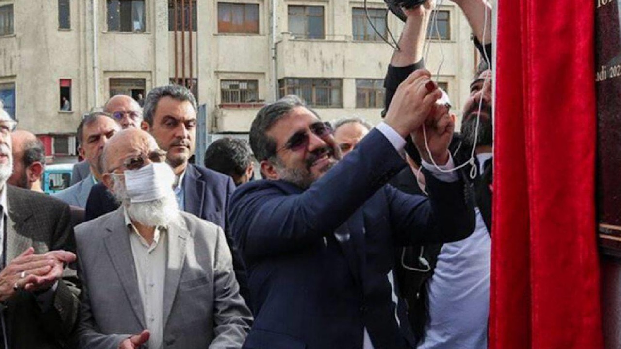 تندیس حکیم نظامی به‌زودی در میدان ونک نصب می‌شود