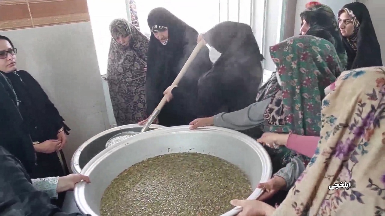 پخت آش باران در روستای شللوی بخش ایلخچی اسکو
