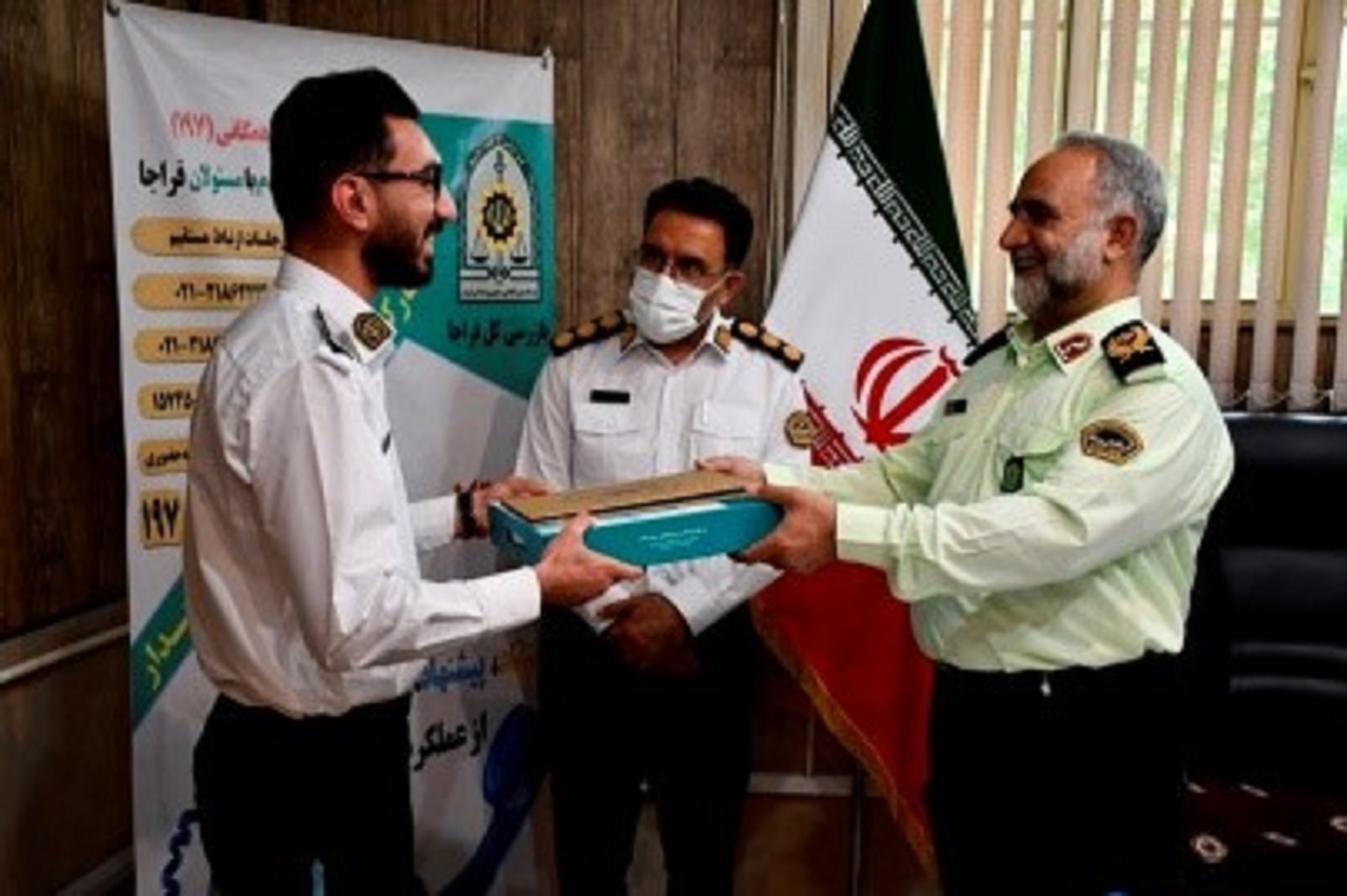 تقدیر از پلیس راهوری که شجاعانه به دل آتش زد