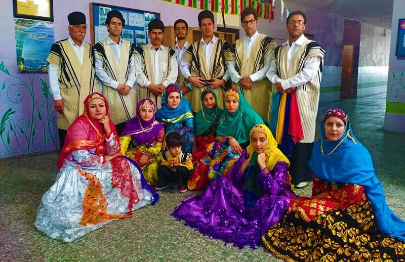 تنوع رنگ و اصالت در پوشاک زنان بختیاری تنوع رنگ و اصالت در پوشاک زنان بختیاری