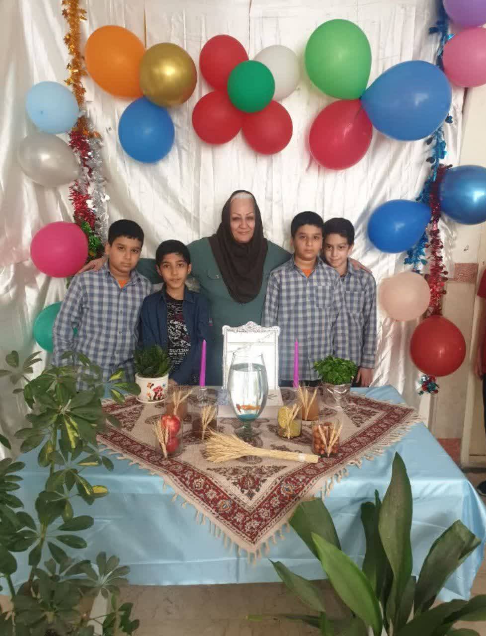 عکس یادگاری دانش آموزان عکس یادگاری دانش آموزان