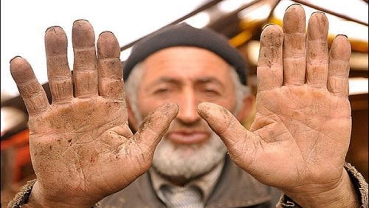 خدمت صادقانه مسئولان مشکلات کارگران را رفع می‌کند