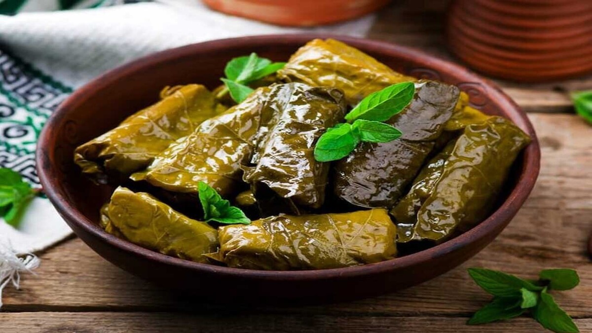 باشگاه خبرنگاران -طرز تهیه دلمه رَز در زمان قاجار