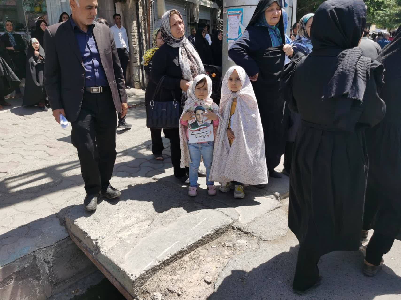 کودکان دختر در مراسم تشییع