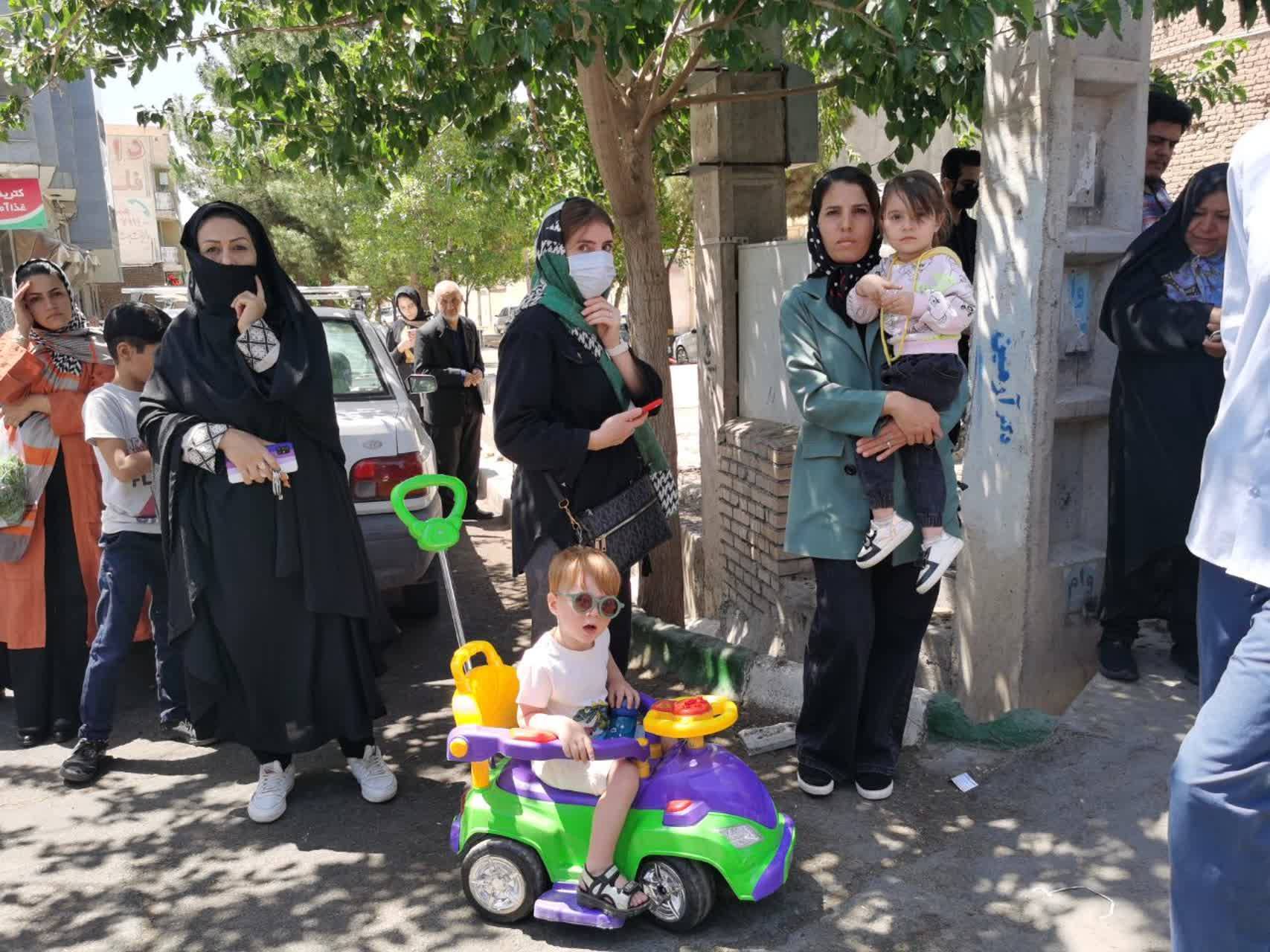 کودکان در تشییع شهید الداغی