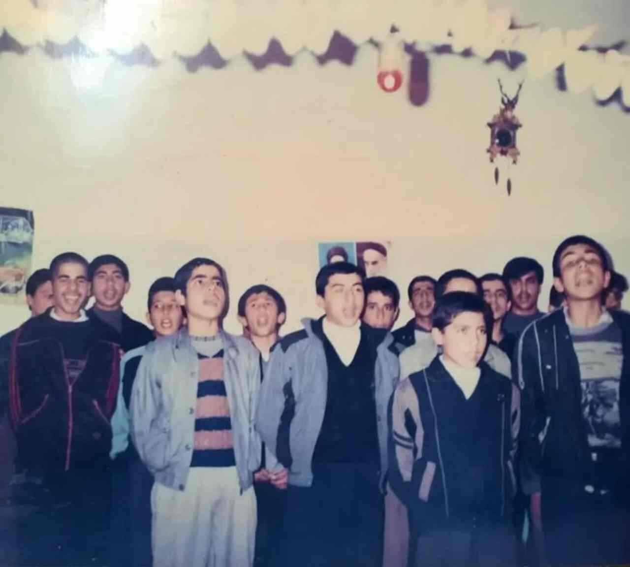 عکس یادگاری دانش آموزان عکس یادگاری دانش آموزان
