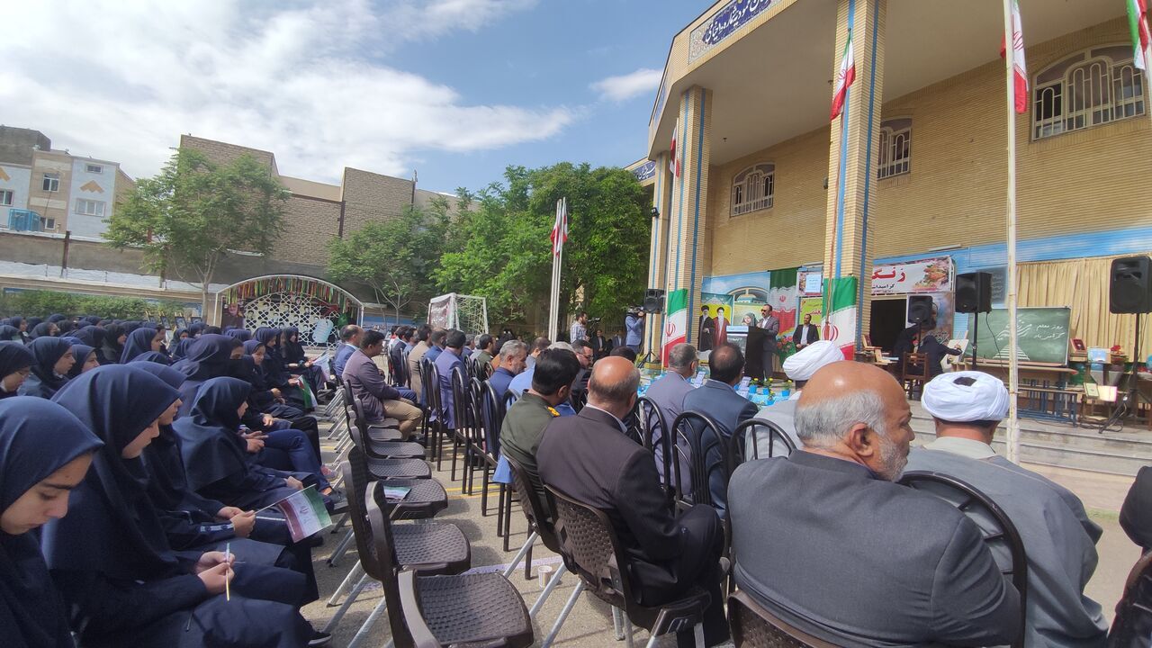 معلمان هدایتگر نسل آینده هستند