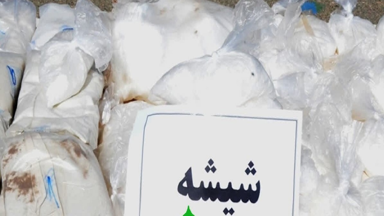 توقف اتوبوس حامل ۱۲۰ کیلو شیشه در مسیر نهبندان