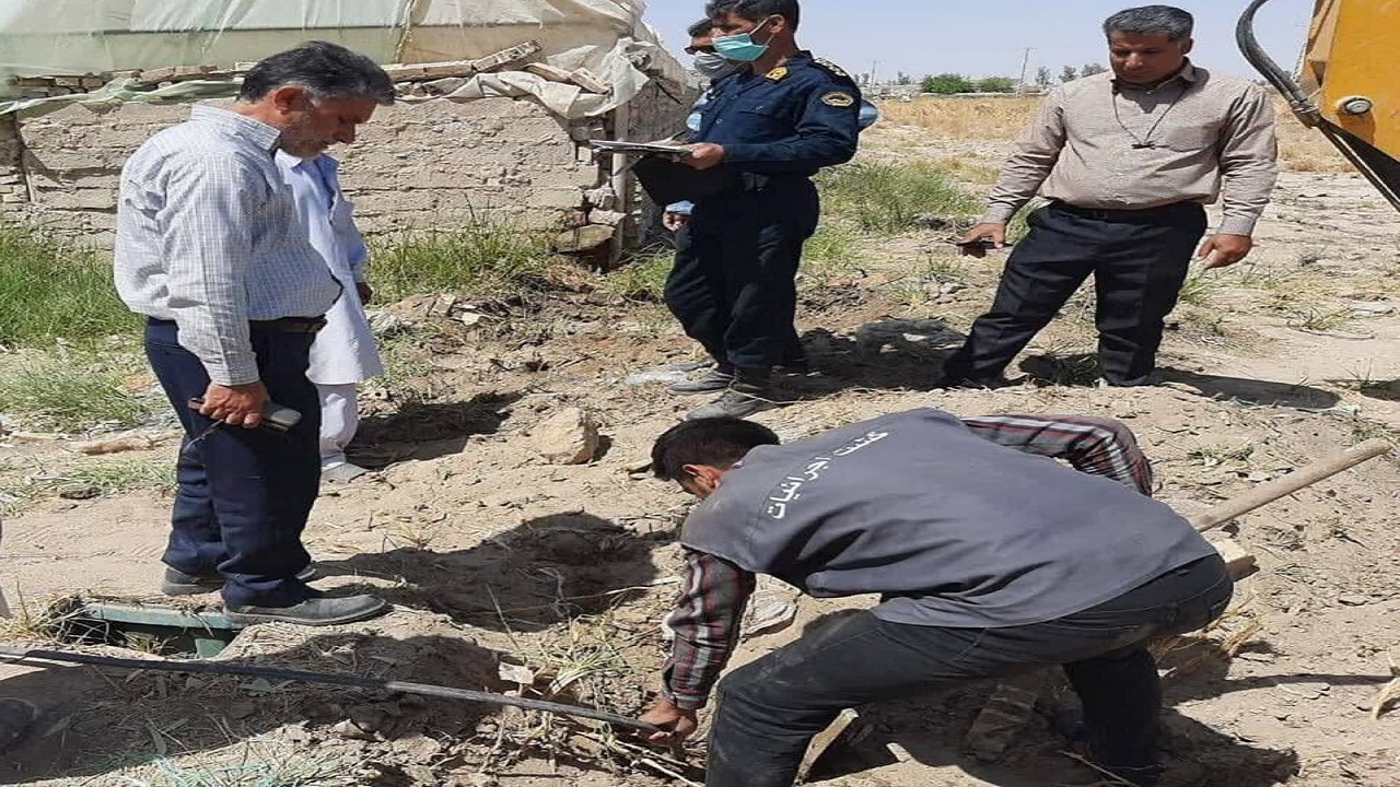 قطع انشعاب غیرمجاز آب گلخانه ۱۲ واحدی در شهرستان زهک