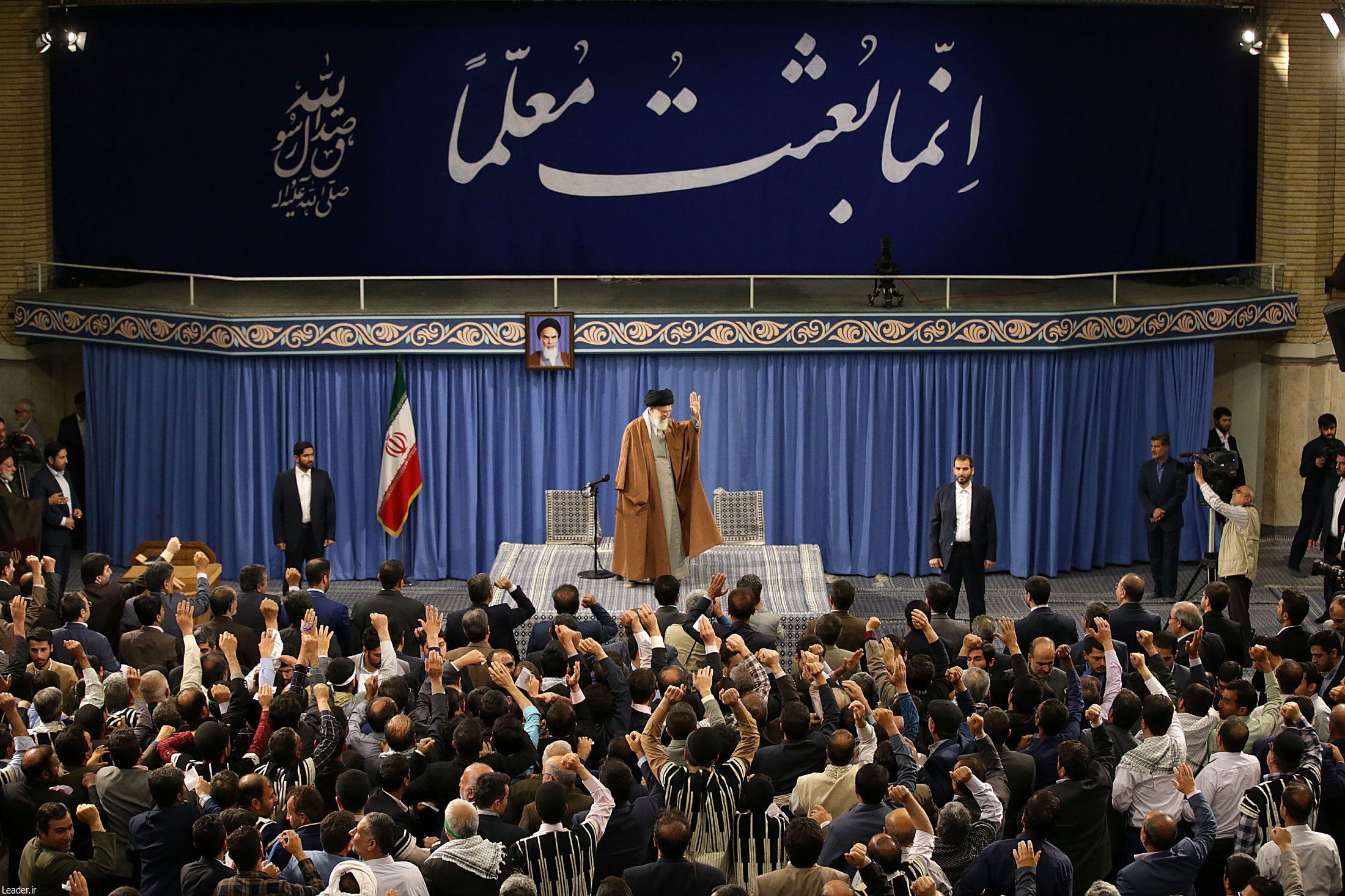 دیدار جمعی از معلمان و فرهنگیان با رهبر انقلاب + فیلم