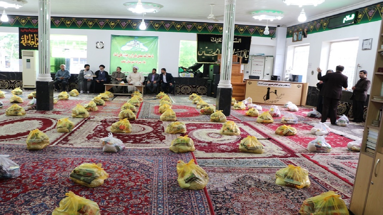 توزیع بیش از ۲۰۰ بسته معیشتی بین افراد کم برخوردار شفت