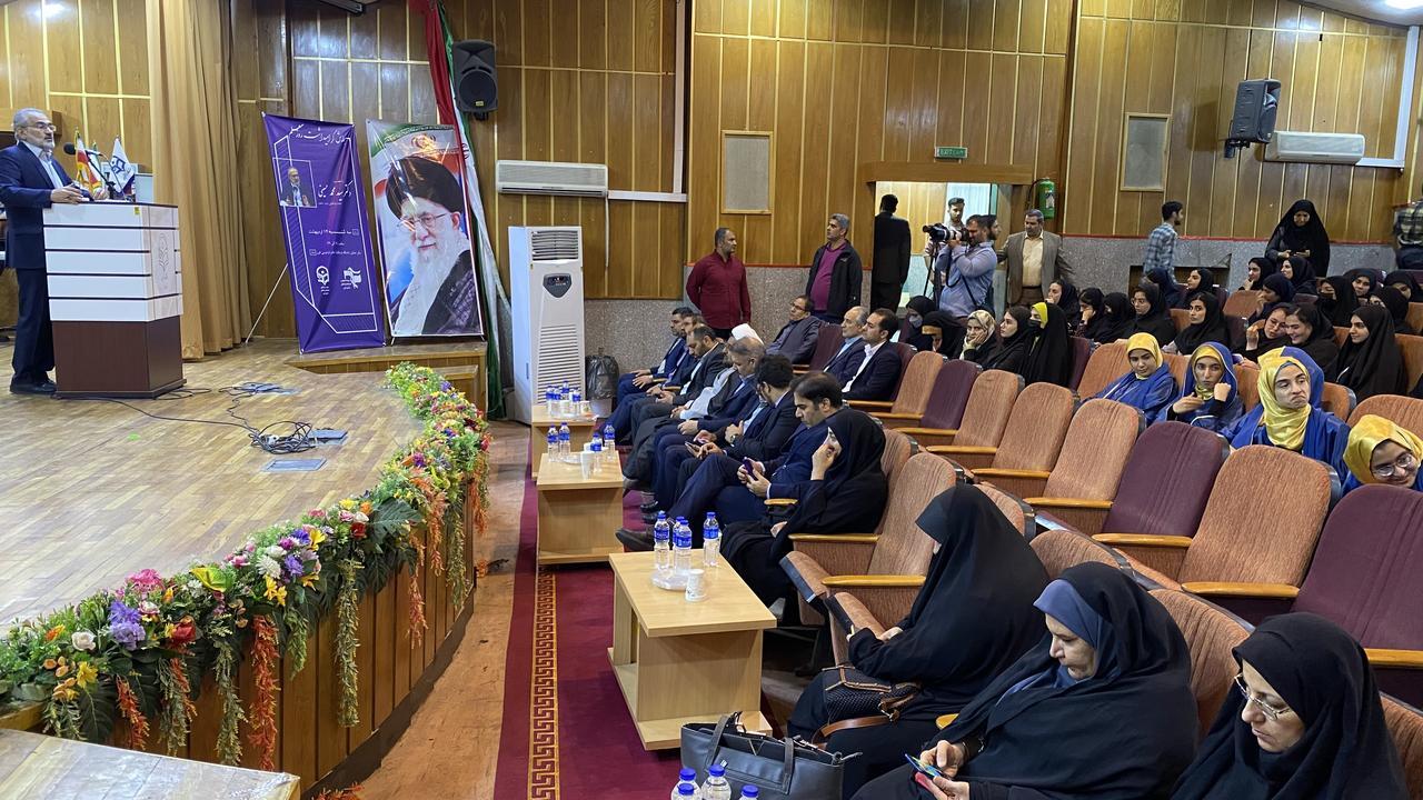 دولت اهتمام ویژه ای برای ارتقاء جایگاه فرهنگیان دارد