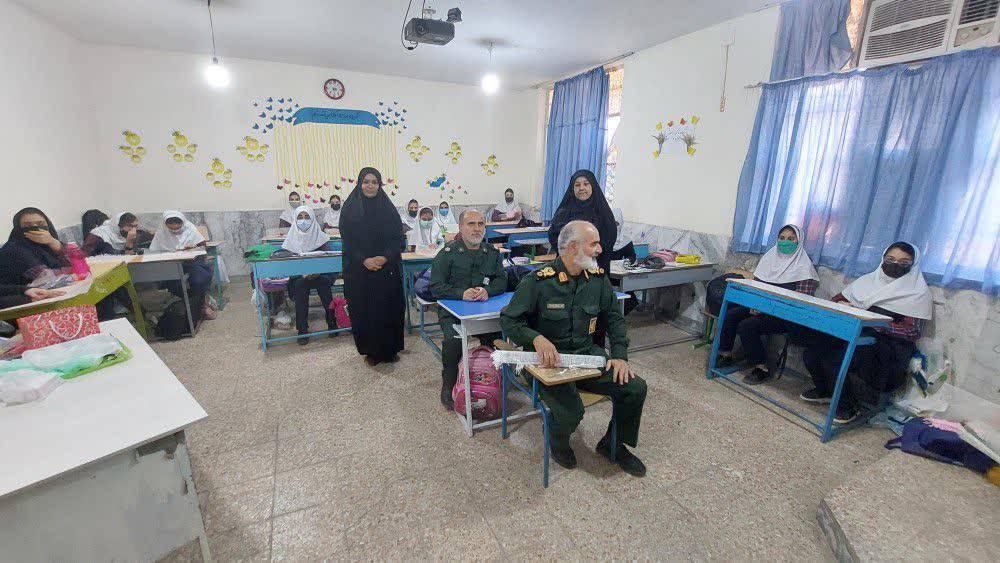 معلمان جهادگران عرصه تبیین و هدایتگران جامعه اسلامی هستند