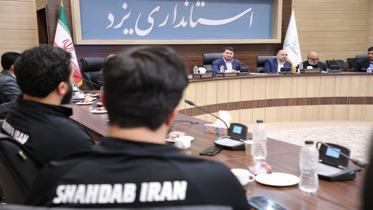 تجلیل از عوامل و بازیکنان تیم شهداب یزد