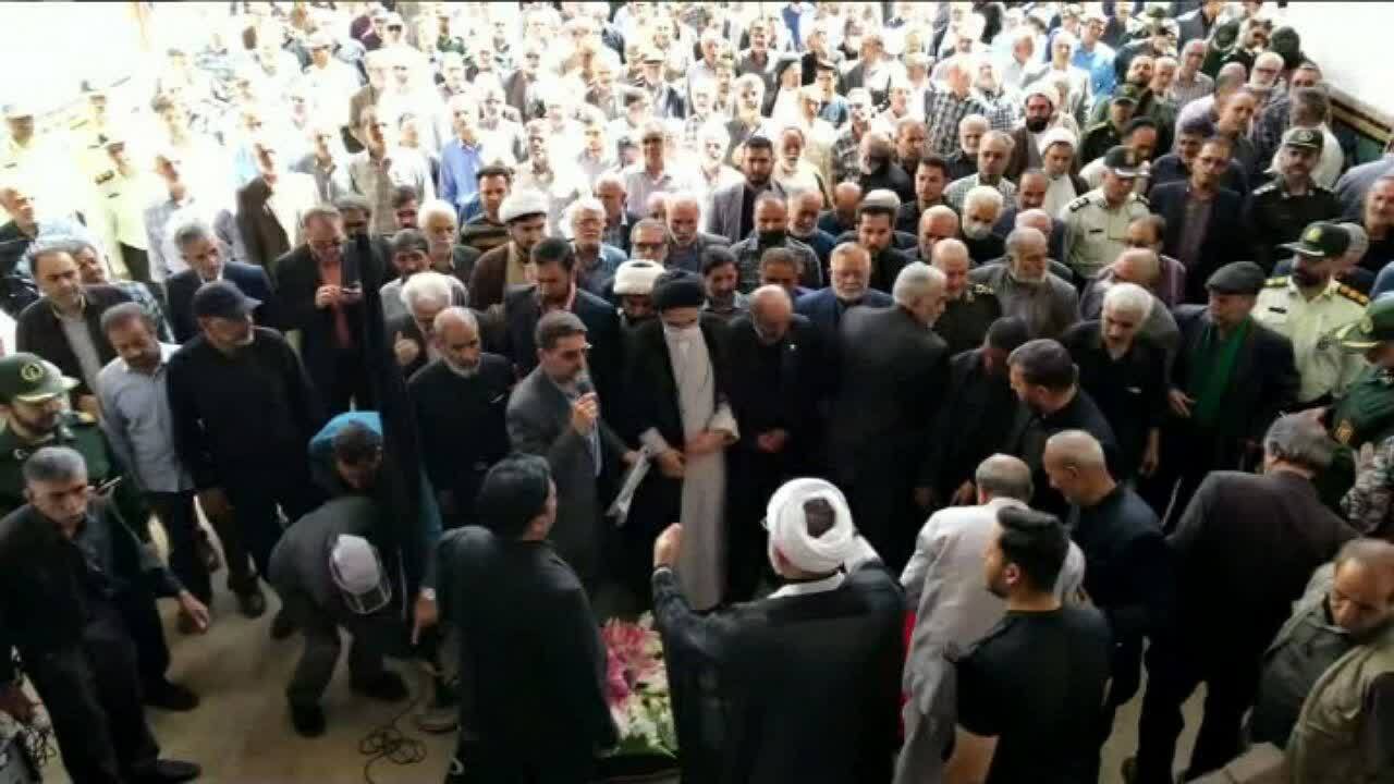 تشییع پیکر پدر شهیدان دقیقی در شهر کاشان