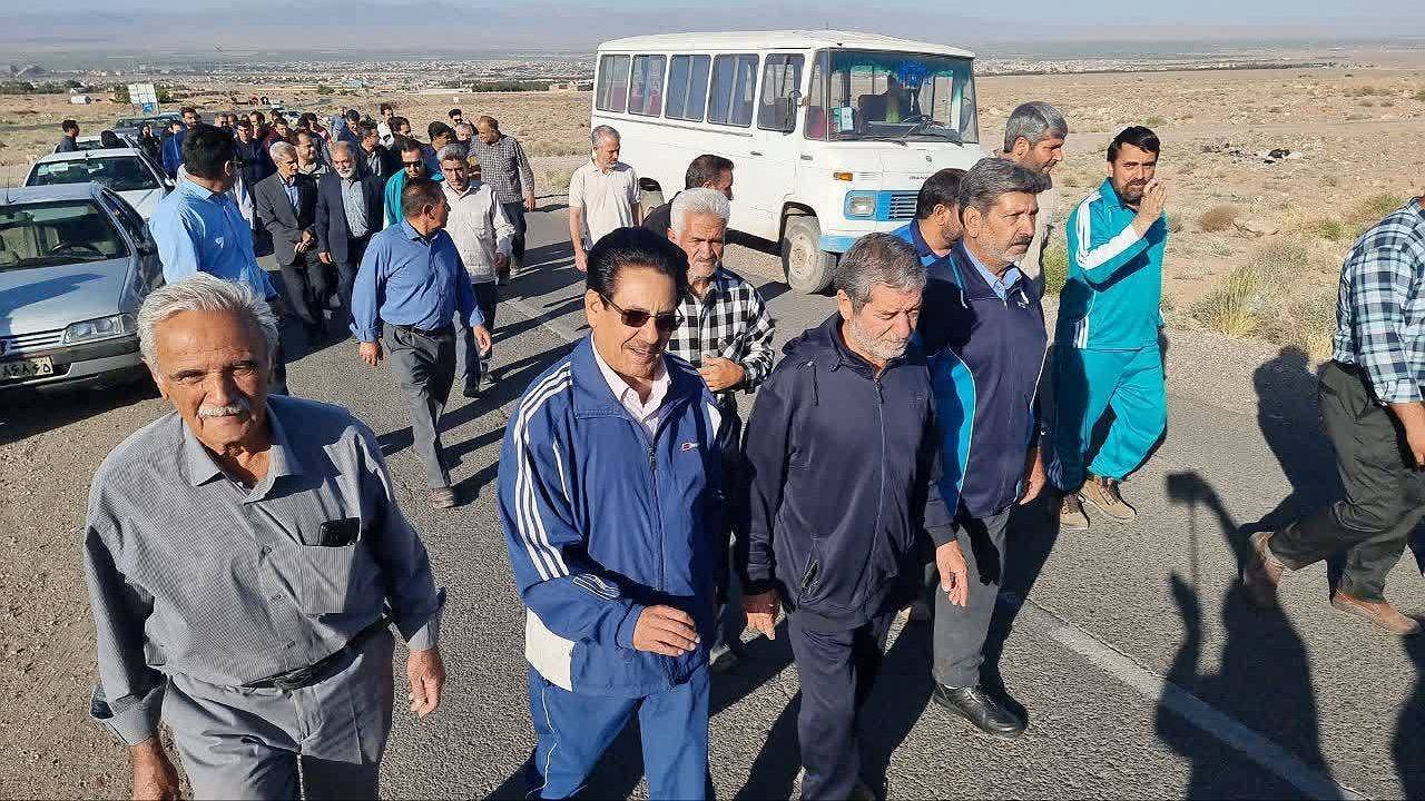 برگزاری همایش پیاده روی خانوادگی کارکنان نیروگاه حرارتی بخار در زرند 