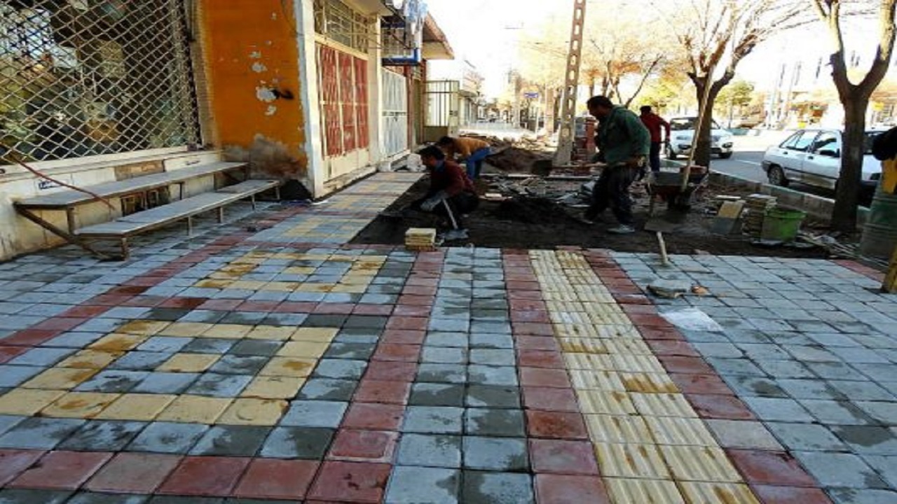 آغاز طرح پیاده رو سازی در مجتمع مسکونی شهید مهاجر سرخس + تصویر