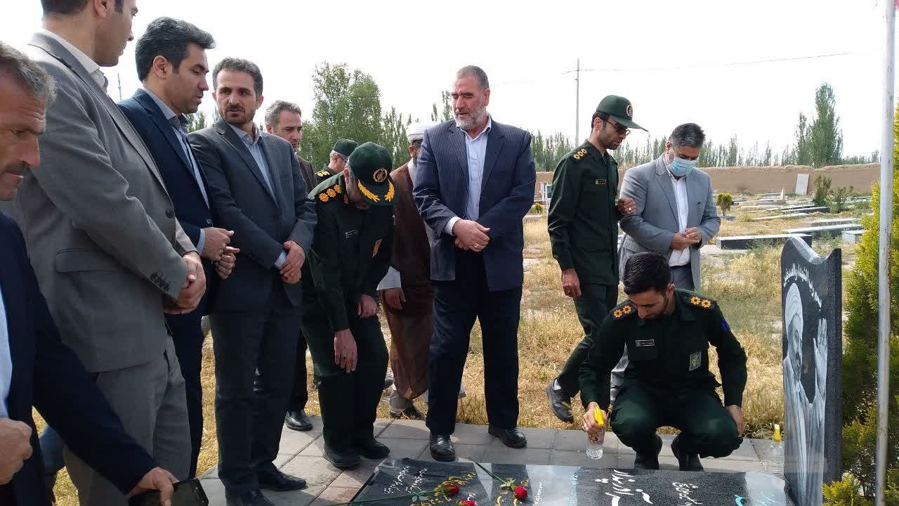 مراسم غبارروبی مزار شهدا