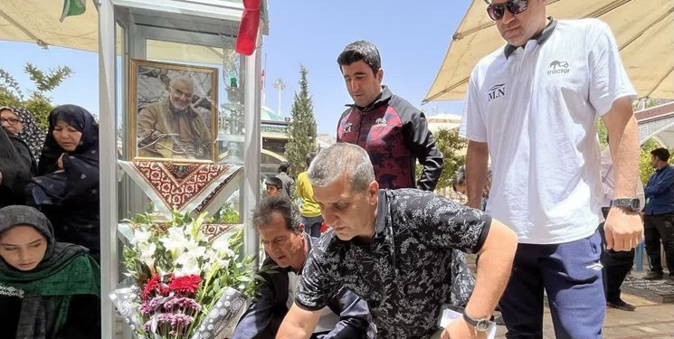 تراکتوری‌ها بر مزار شهید سردار سلیمانی حضور یافتند