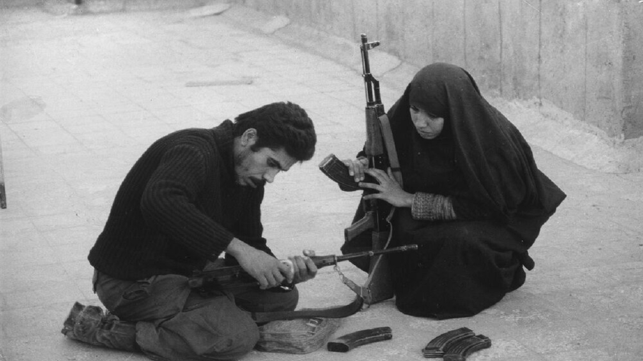 دختران ۱۵ ساله که مین ۹۰ کیلویی جابه‌جا می‌کردند