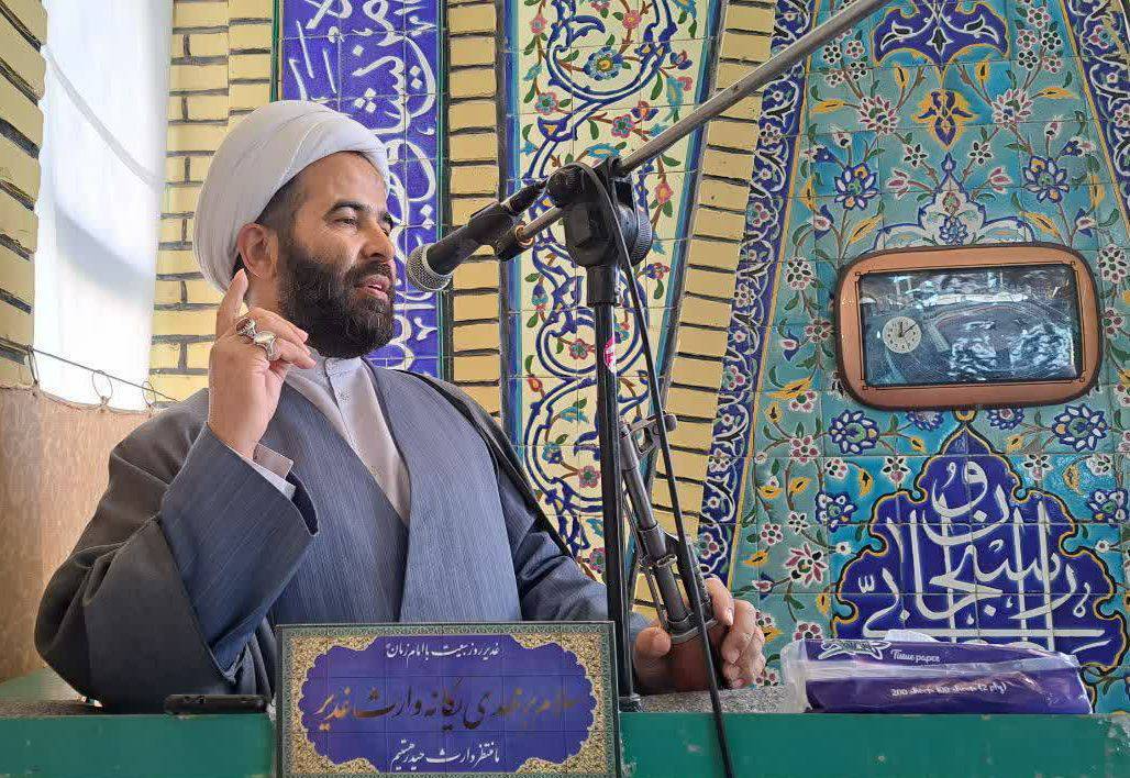 قدر معلمان را بدانیم زیرا معلمان انسان ساز هستند