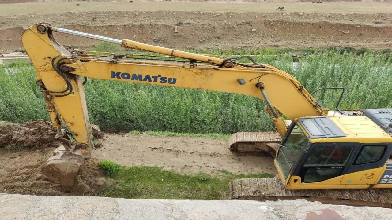 لایروبی هزار و ۷۰۰ متر کانال و جوی آب کشاورزی در شهرستان فارسان