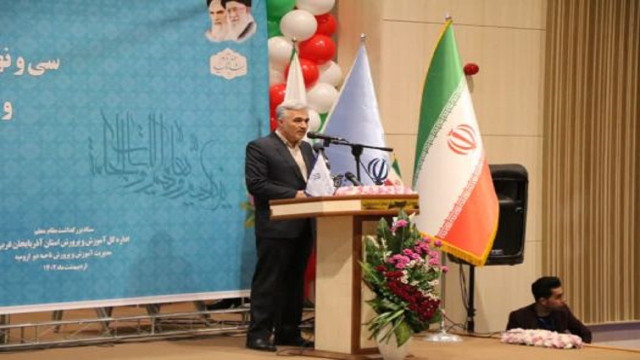 کمبود نیروی انسانی و پایین بودن سرانه کم فضای آموزشی